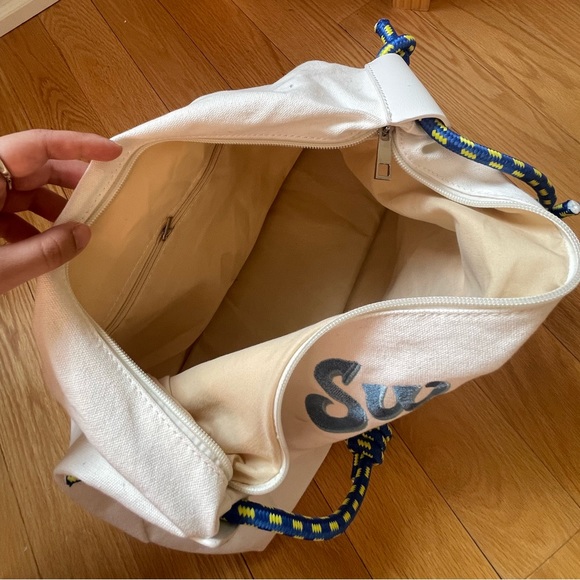 Canvas beach bag w/ a doughnut print - Picture 5 of 5